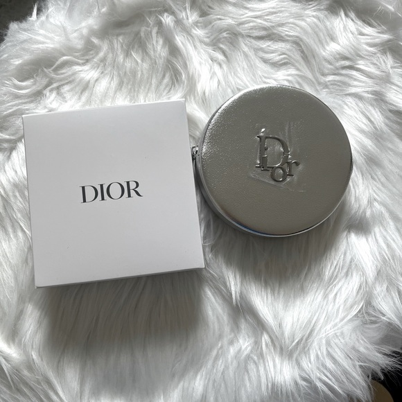 Dior Handbags - Dior coin/ beauty pouch